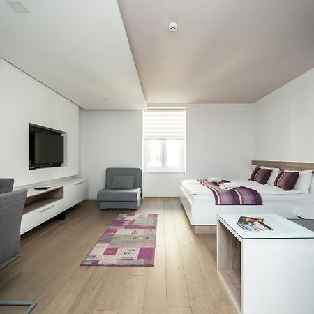 Modern And Design Apartments Near Cathedral ซาราเยโว ภายนอก รูปภาพ