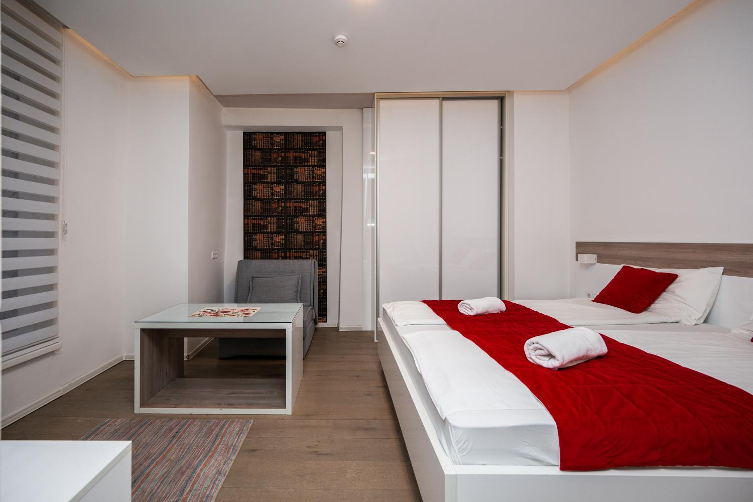 Modern And Design Apartments Near Cathedral ซาราเยโว ภายนอก รูปภาพ