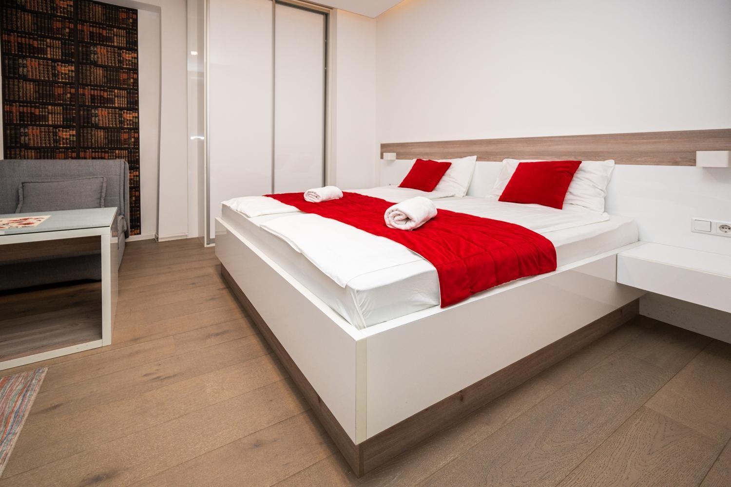 Modern And Design Apartments Near Cathedral ซาราเยโว ภายนอก รูปภาพ